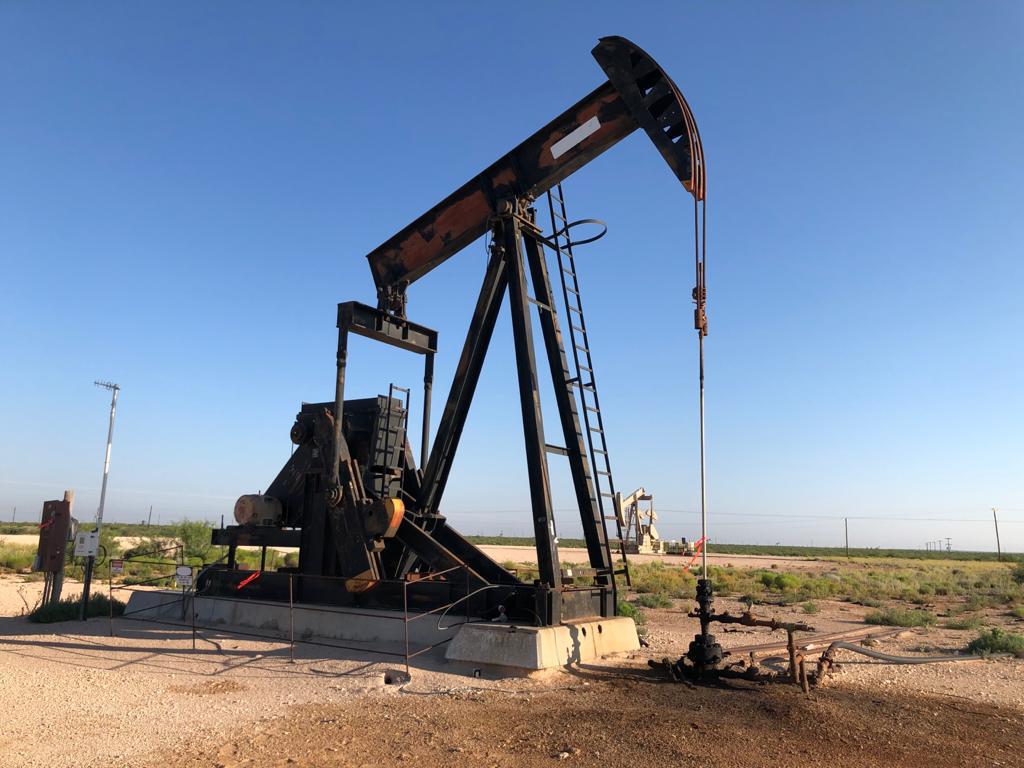 Producing pumping unit and wellhead on a Sunergon oilfield location